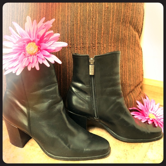 📦Enzo Angelini-ankle high boots-Previously owned. - Picture 2 of 3